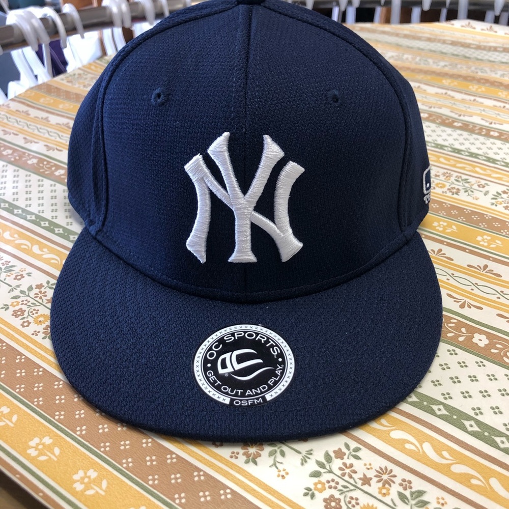 New York Yankees all navy baseball cap.